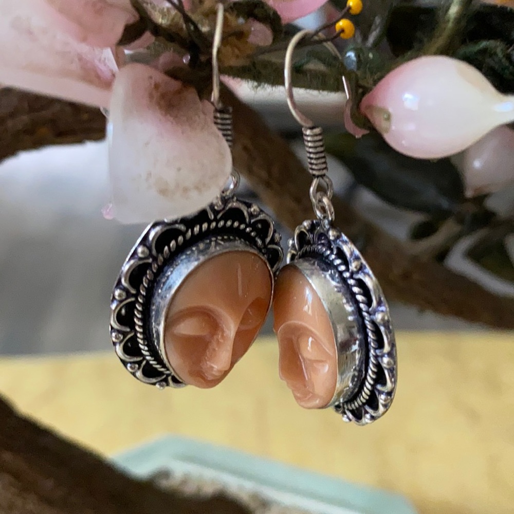 Vintage 925 goddess earring